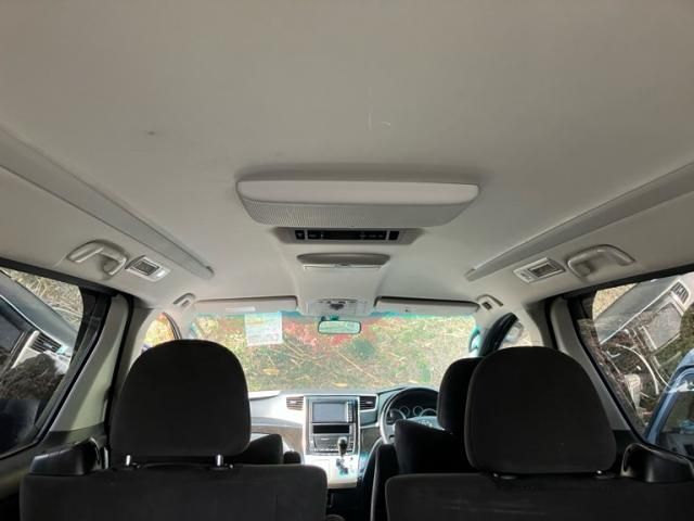 TOYOTA VELLFIRE 2011