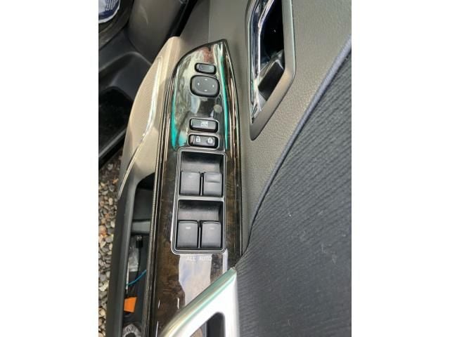 TOYOTA VELLFIRE 2011