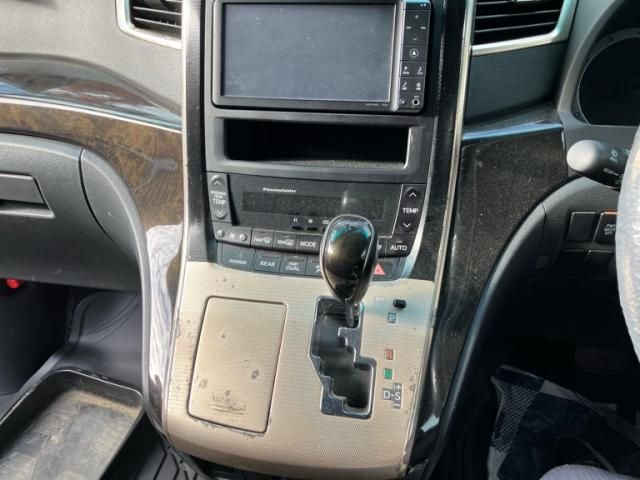 TOYOTA VELLFIRE 2011