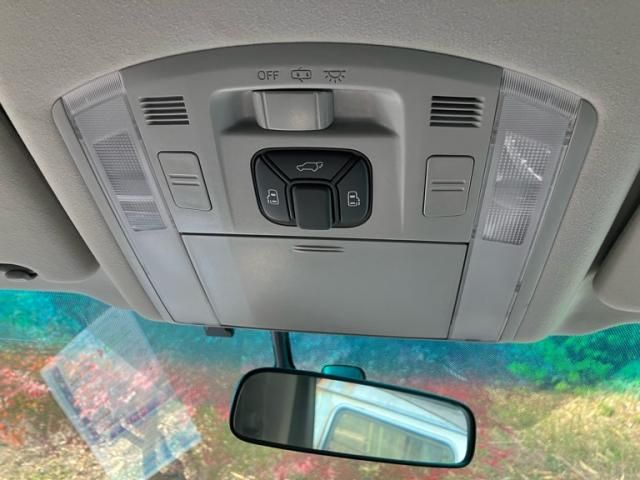 TOYOTA VELLFIRE 2011