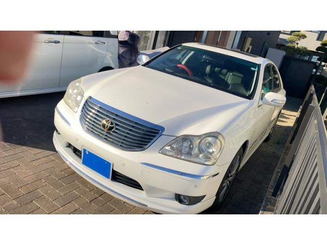 TOYOTA CROWN MAJESTA 2004