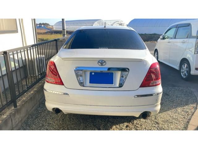 TOYOTA CROWN MAJESTA 2004