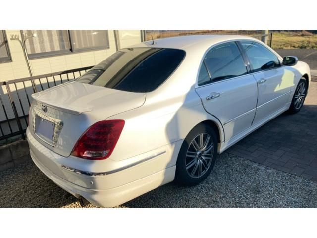 TOYOTA CROWN MAJESTA 2004