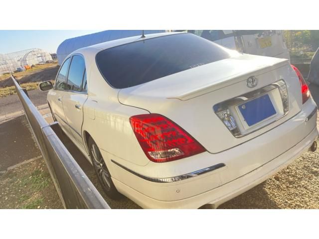 TOYOTA CROWN MAJESTA 2004