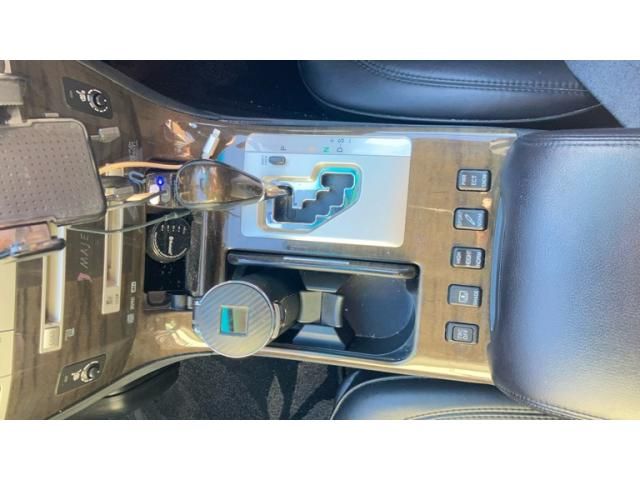 TOYOTA CROWN MAJESTA 2004