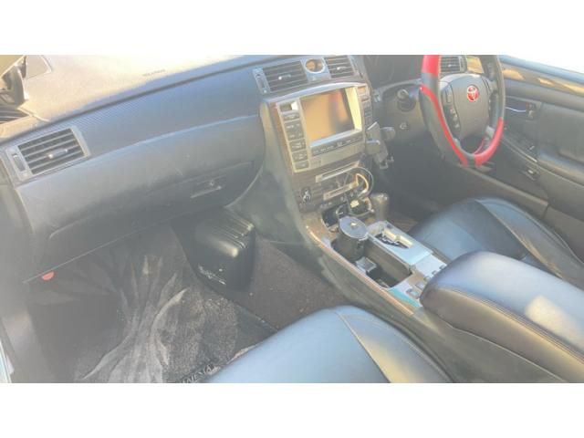 TOYOTA CROWN MAJESTA 2004