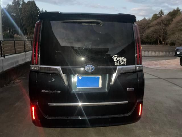 TOYOTA ESQUIRE HYBRID 2020