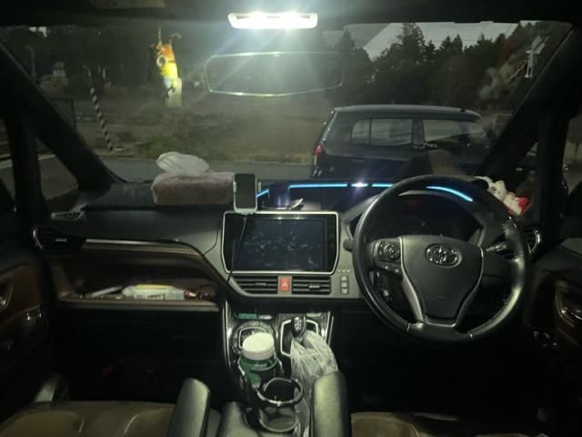 TOYOTA ESQUIRE HYBRID 2020