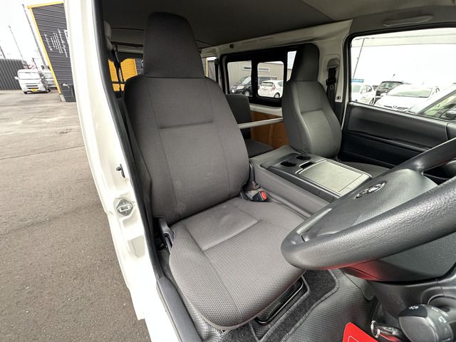 TOYOTA HIACE van 4WD 2019