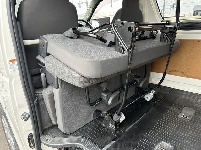 TOYOTA HIACE van 4WD 2019
