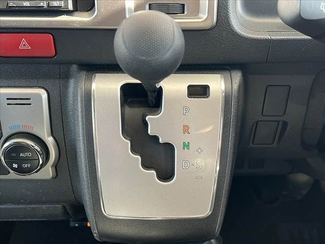 TOYOTA HIACE van 2WD 2015