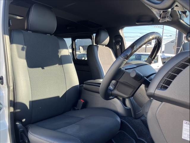 TOYOTA HIACE van 4WD 2023