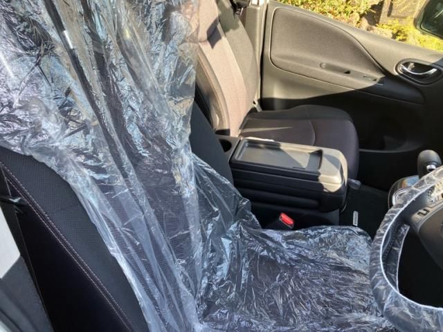 NISSAN SERENA  S-HYBRID 2013