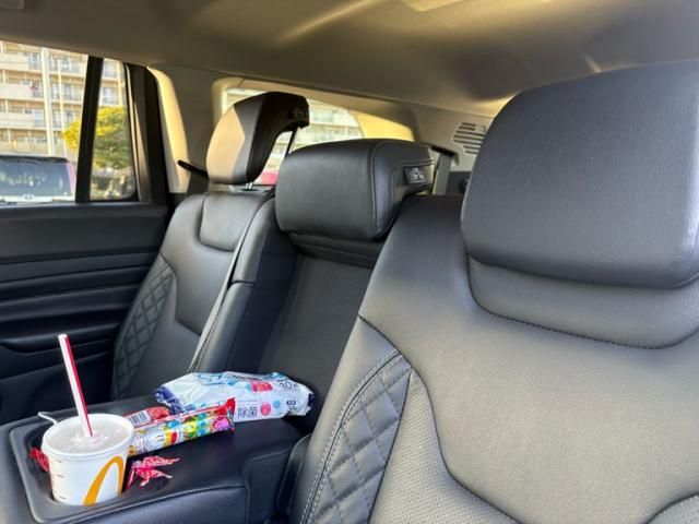 JEEP JEEP COMMANDER 2023