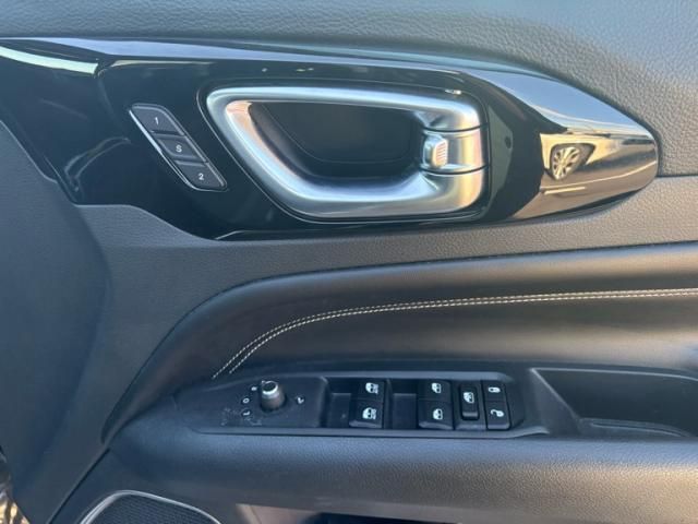 JEEP JEEP COMMANDER 2023