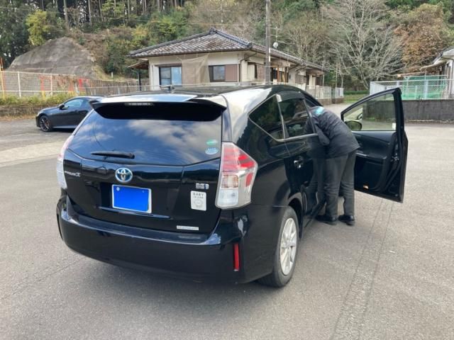 TOYOTA PRIUS Alpha 2016