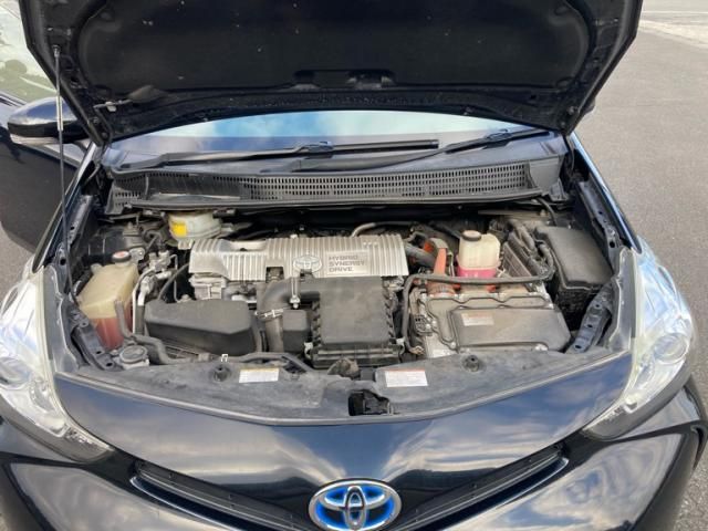 TOYOTA PRIUS Alpha 2016