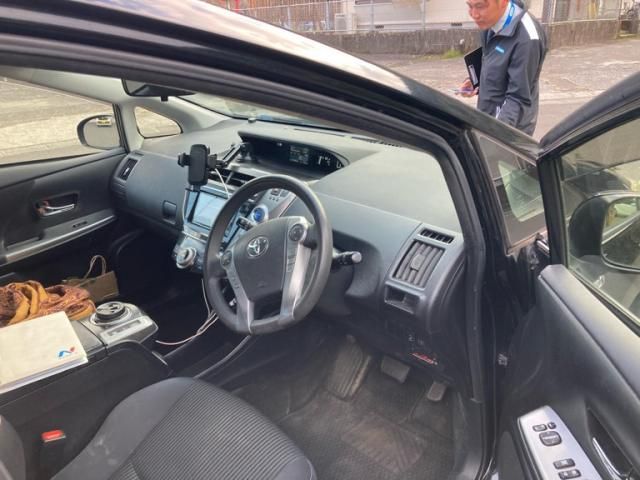 TOYOTA PRIUS Alpha 2016