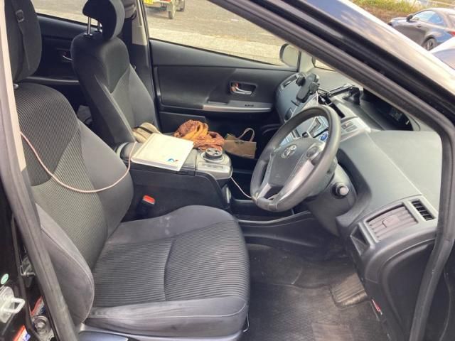 TOYOTA PRIUS Alpha 2016