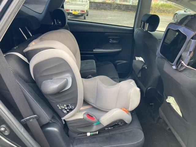 TOYOTA PRIUS Alpha 2016