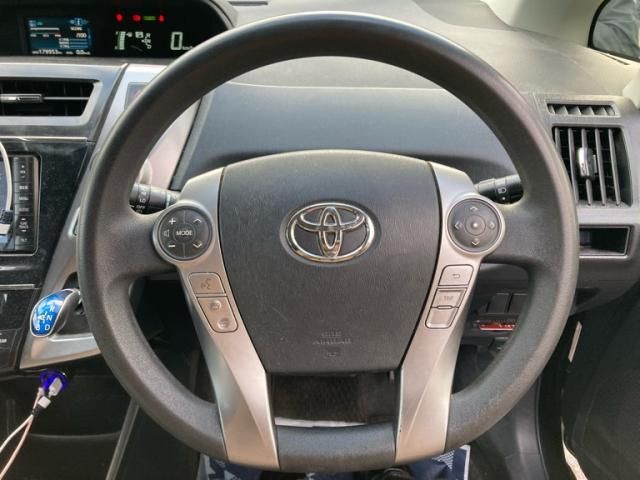 TOYOTA PRIUS Alpha 2016