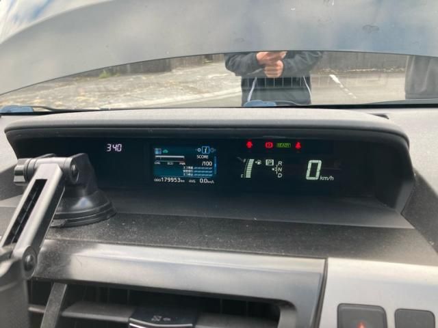 TOYOTA PRIUS Alpha 2016