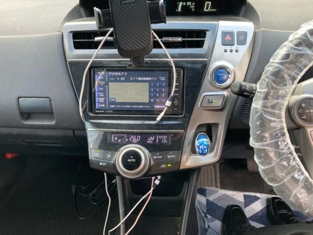 TOYOTA PRIUS Alpha 2016