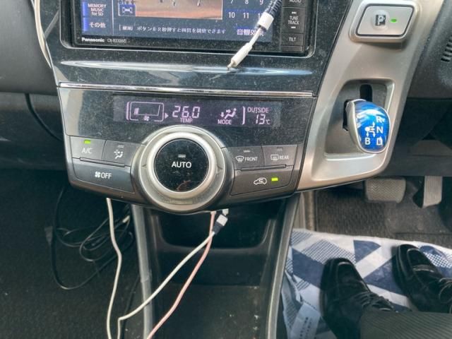 TOYOTA PRIUS Alpha 2016