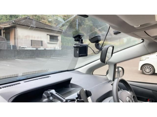 TOYOTA PRIUS Alpha 2016