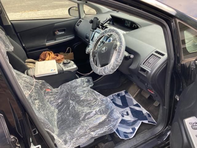 TOYOTA PRIUS Alpha 2016