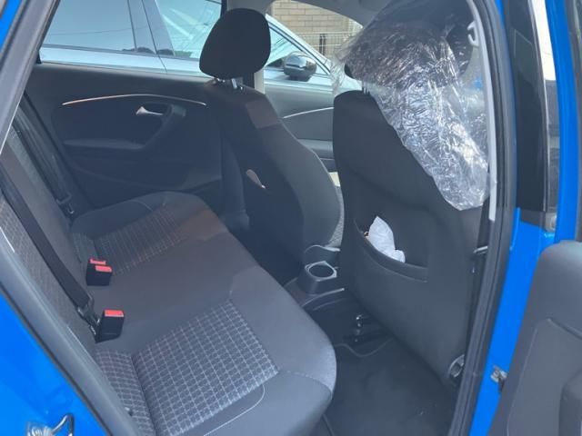 VOLKSWAGEN VOLKSWAGEN POLO 2015