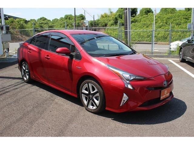 TOYOTA PRIUS 2016