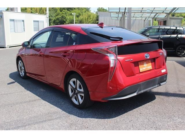 TOYOTA PRIUS 2016