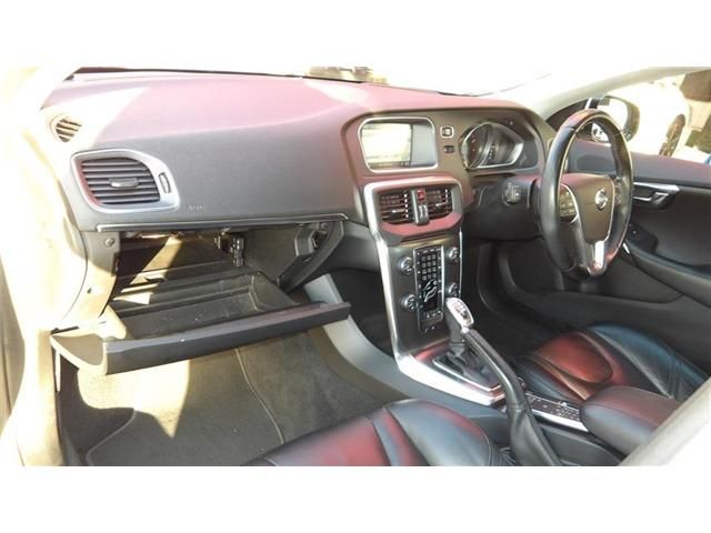 VOLVO VOLVO V40 2013