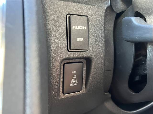 TOYOTA HIACE van 4WD 2023