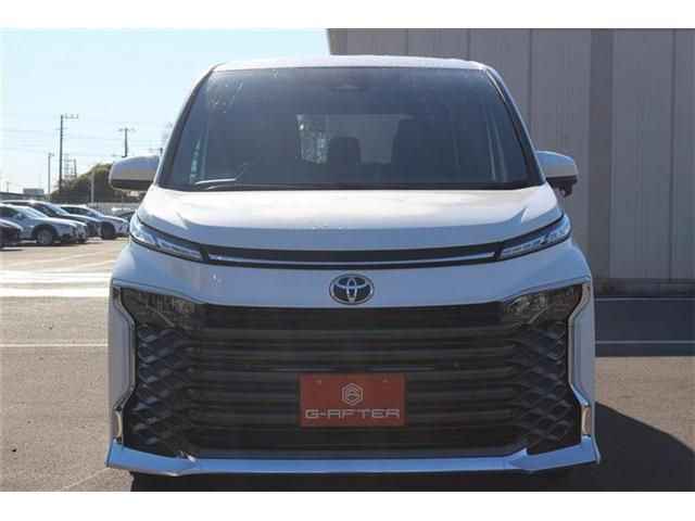 TOYOTA VOXY 2023