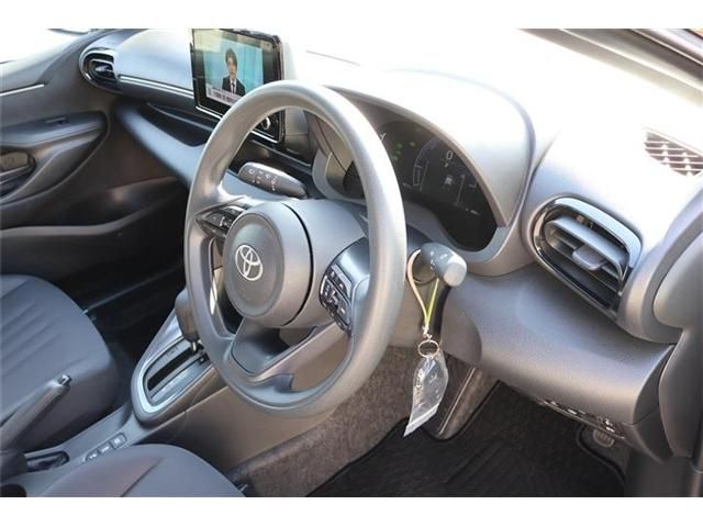 TOYOTA YARIS HYBRID 2024