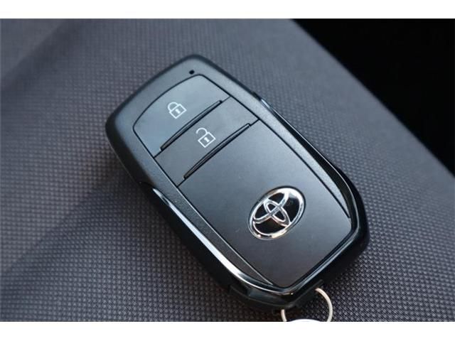 TOYOTA YARIS HYBRID 2024