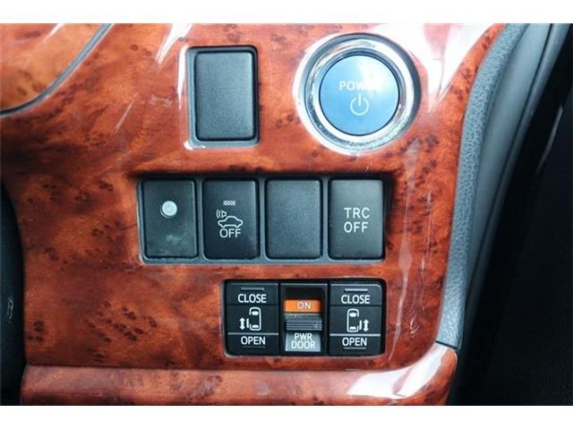 TOYOTA NOAH HYBRID 2014