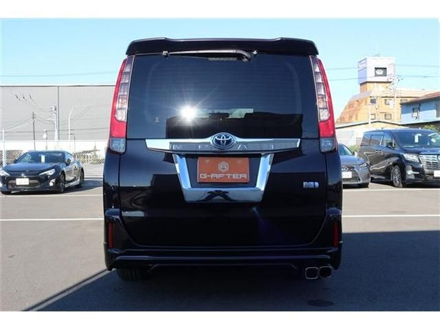 TOYOTA NOAH HYBRID 2014