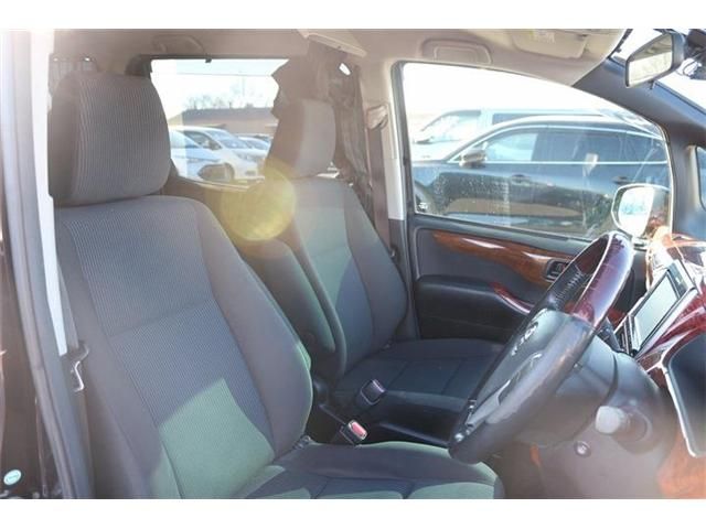 TOYOTA NOAH HYBRID 2014