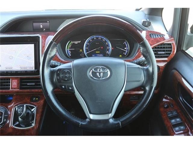 TOYOTA NOAH HYBRID 2014