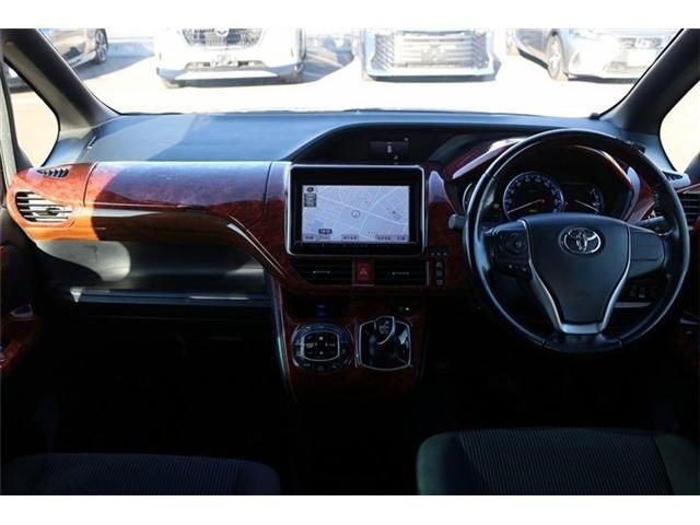 TOYOTA NOAH HYBRID 2014