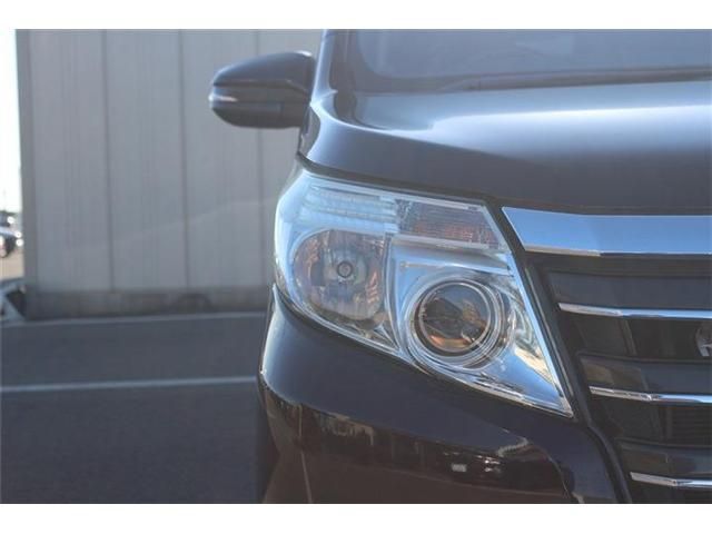 TOYOTA NOAH HYBRID 2014