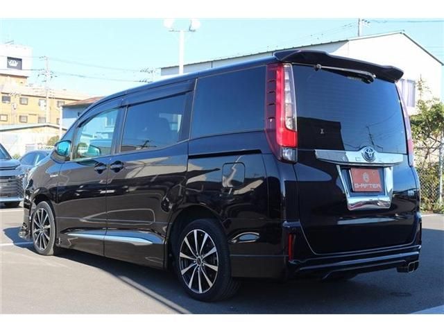 TOYOTA NOAH HYBRID 2014