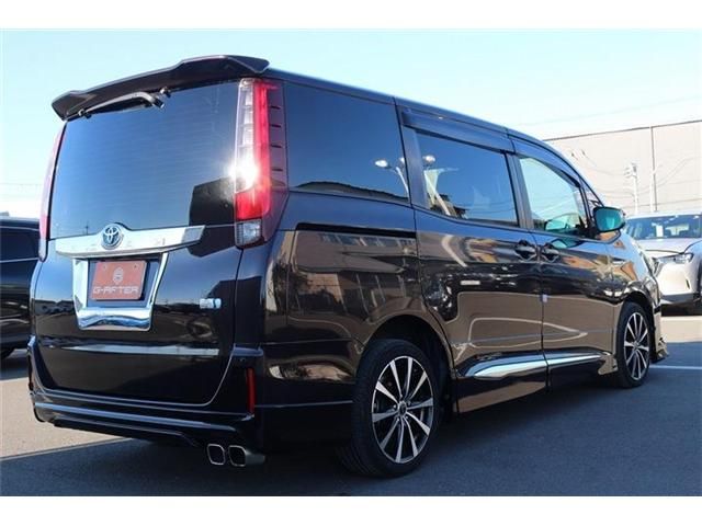 TOYOTA NOAH HYBRID 2014