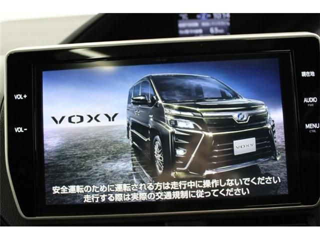 TOYOTA VOXY 2017