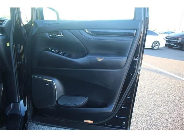 TOYOTA ALPHARD hybrid 4WD 2018