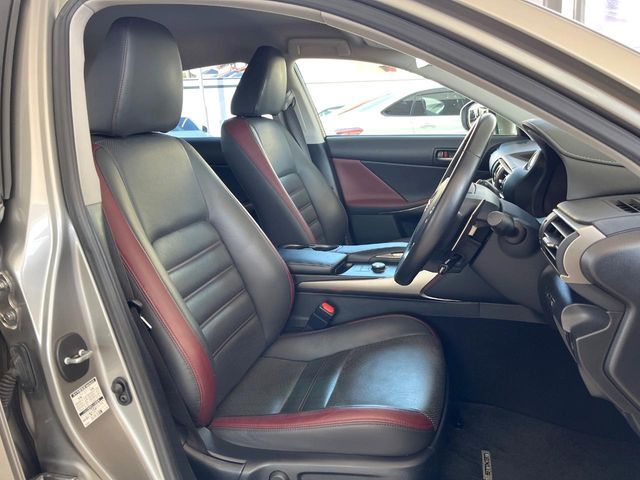 TOYOTA LEXUS IS300h 2019