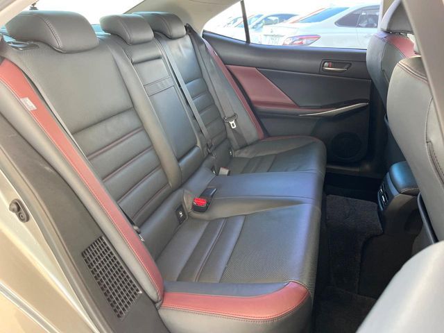 TOYOTA LEXUS IS300h 2019